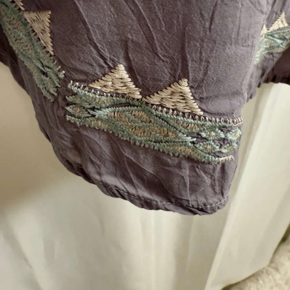 Johnny Was Short Sleeve Gray Blouse Colorful Romantic Embroidered Flowers Medium - Picture 9 of 15